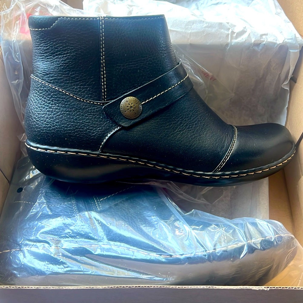 NIB Clarks ankle boots booties